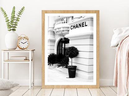 Fashion Building B&W Photograph Glass Framed Wall Art, Ready to Hang Quality Print With White Border Oak